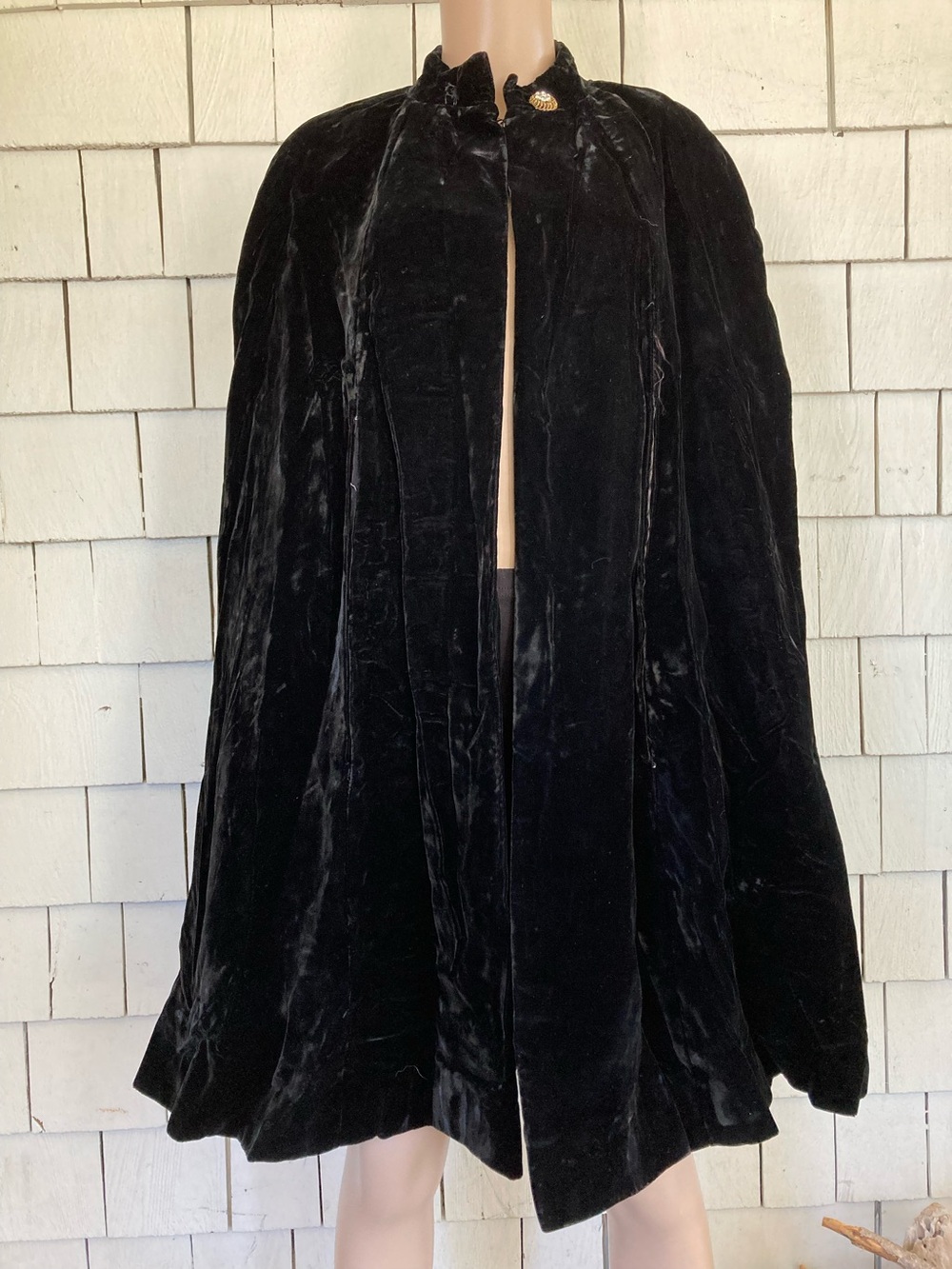 Vintage 1950s-60s Black Velvet Cape with Gold and Rhinestone Button Size S/M